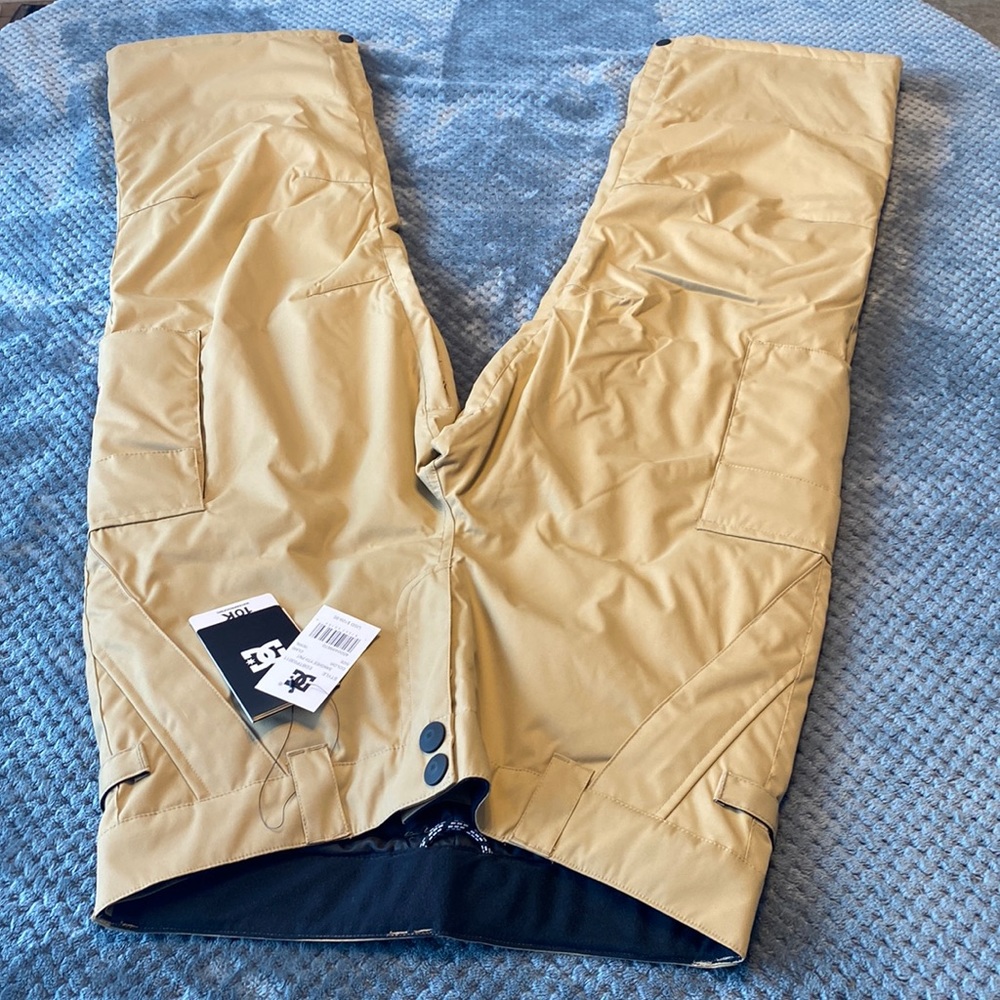 DC shoe company Boys XXL snow pants. NEW with tags.